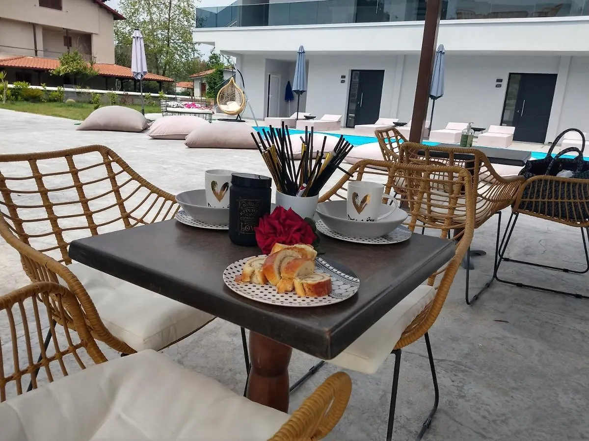 Gasthof V Luxury Suites Pefkochori