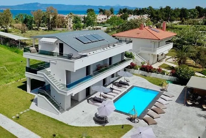 V Luxury Suites Pefkochori