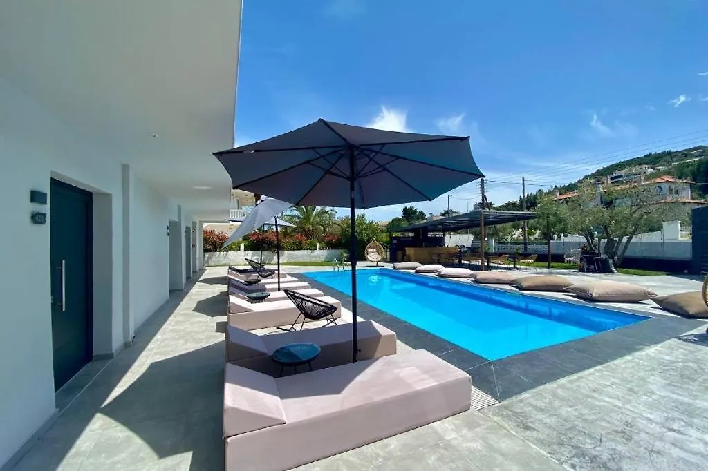 V Luxury Suites Pefkochori Griechenland