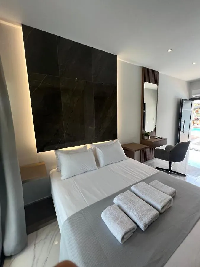 V Luxury Suites Pefkochori Griechenland